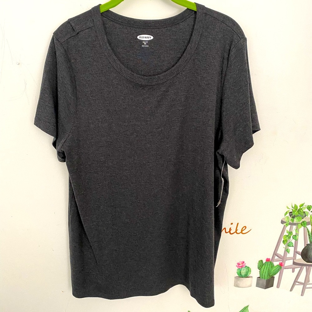 Old Navy Woman’s XXL Slim Fit Dark Grey short-sleeve T-shirt.